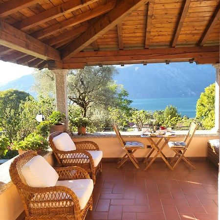 Casa Intignano - Camera Con Bagno E Portico Vista Lago เตรเมสโซ ภายนอก รูปภาพ