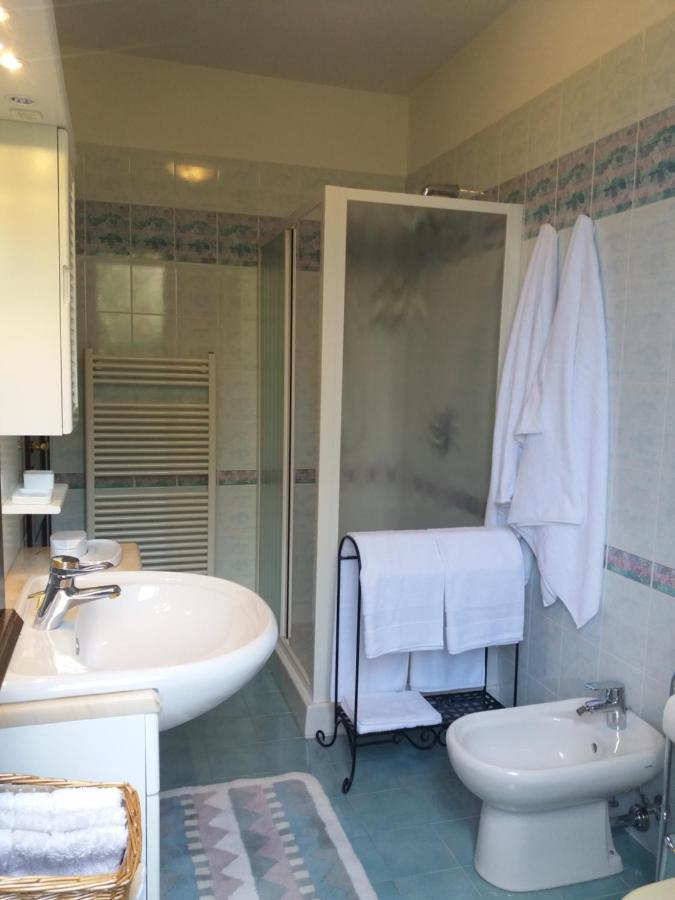 Casa Intignano - Camera Con Bagno E Portico Vista Lago เตรเมสโซ ภายนอก รูปภาพ